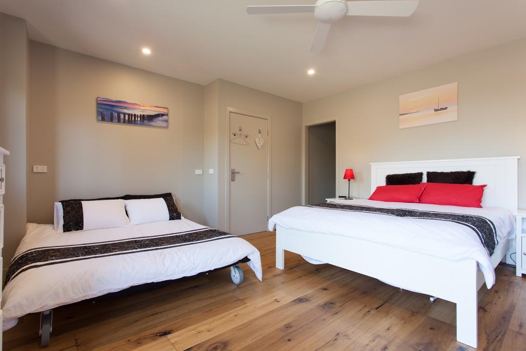Silversands Beach Cottage Mount Martha Room photo