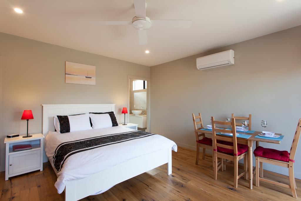 Silversands Beach Cottage Mount Martha Room photo