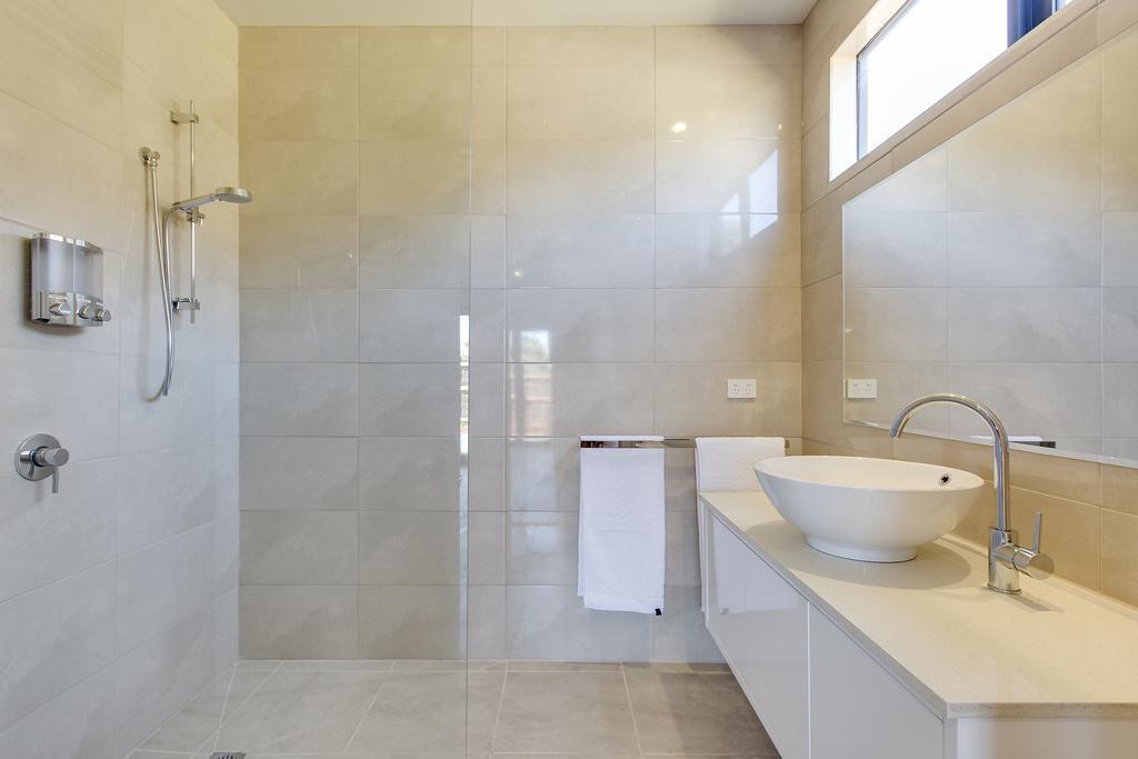 Silversands Beach Cottage Mount Martha Room photo